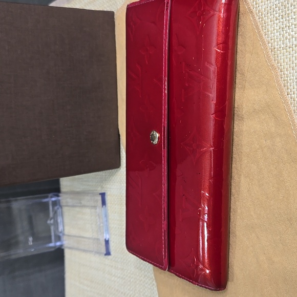 Louis Vuitton Sara Red Vernis Wallet - Picture 14 of 14